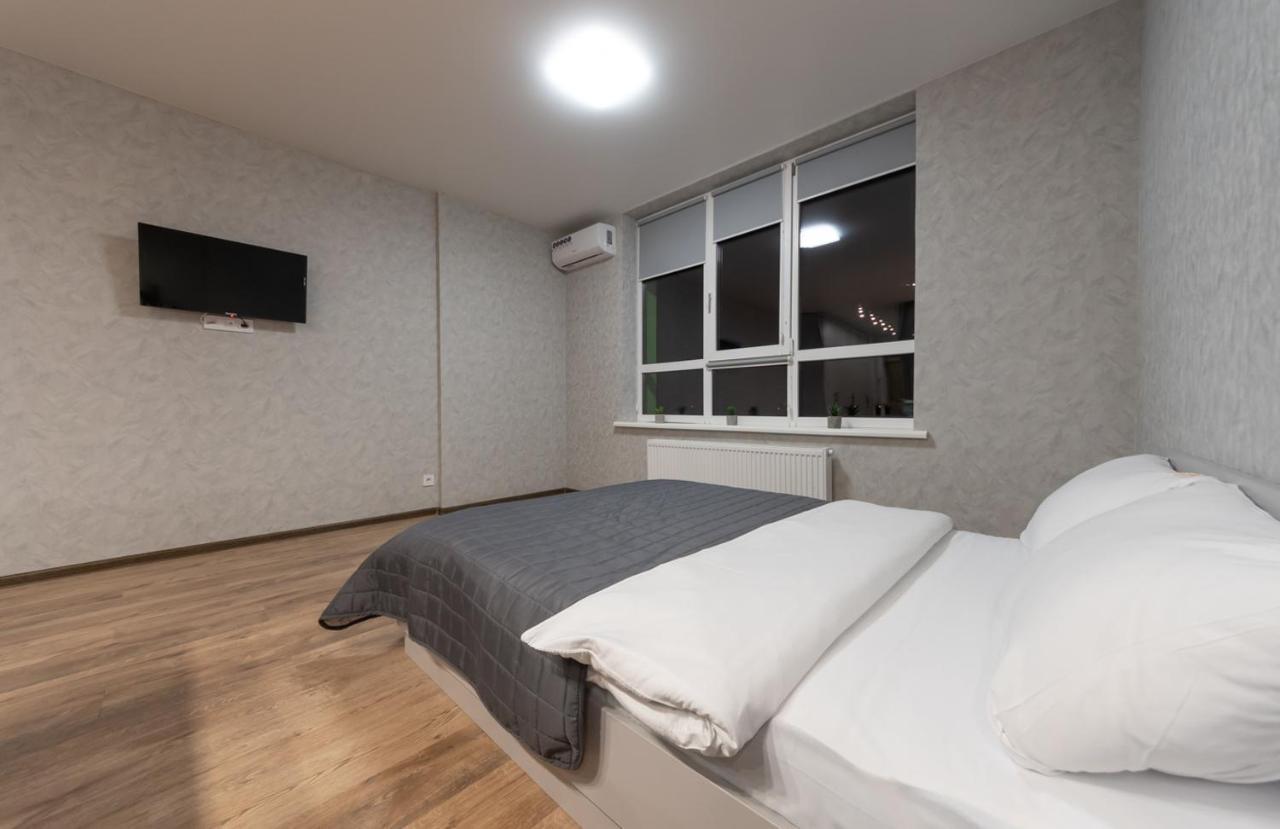 Flatrent Olympic Park, Метро Бориспільська Поруч! 基輔 外观 照片